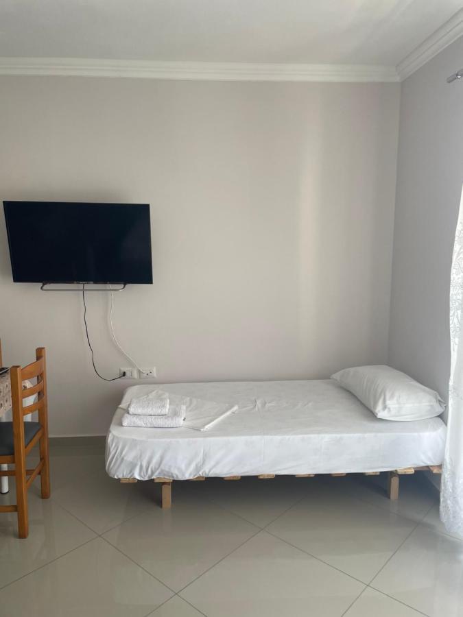 Xhulio Apartamento *