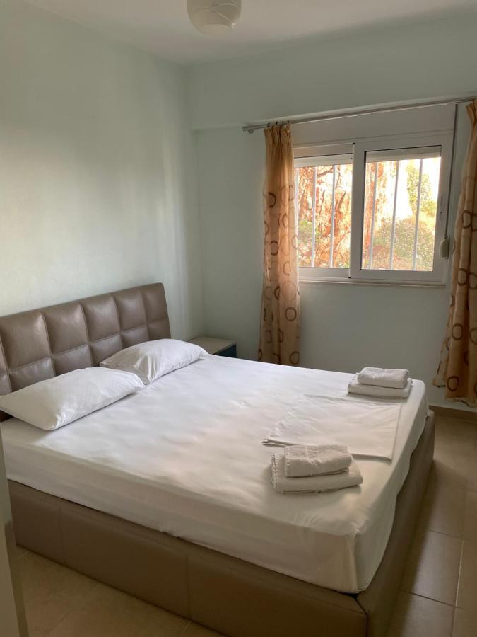 Xhulio Apartamento *